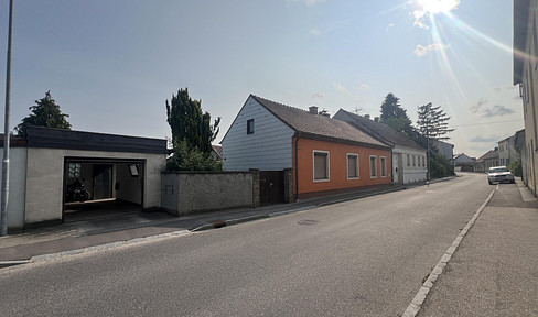Quietly situated detached house with large garden