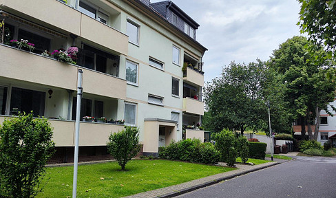 Bright 2-3 room apartment with balcony, kitchen and parking space in Mönchengladbach-Dorthausen