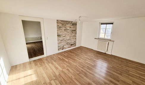 Grosse Maisonette Wohnung mit offener Einbauküche in Simmozheim