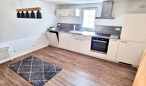 Commission-free: Renovated half-timbered maisonette (90 m², 4.5 rooms) with a modern fitted kitchen and excellent heating system.