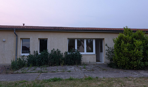 Rural and barrier-free: 1-room apartment with terrace in Langhagen