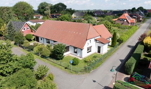 Large detached house with garden - commission-free for the buyer