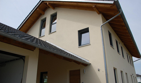 DHH with small garden in quiet but central location