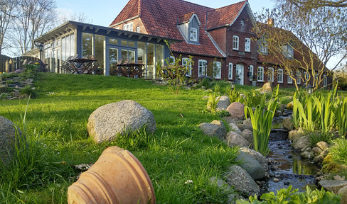 Residential/multi-family/multi-generation house on a park-like plot