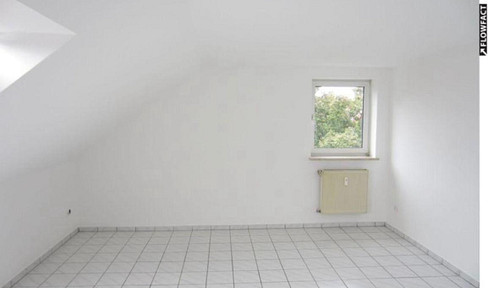 Gepflegte 1-Zimmer Dachgeschoss Appartement mit Küche in Augsburg Oberhausen