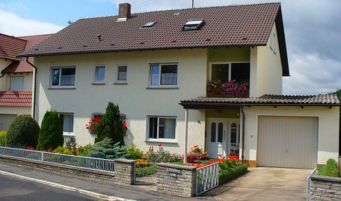 Two-family house with granny apartment in Königshofen