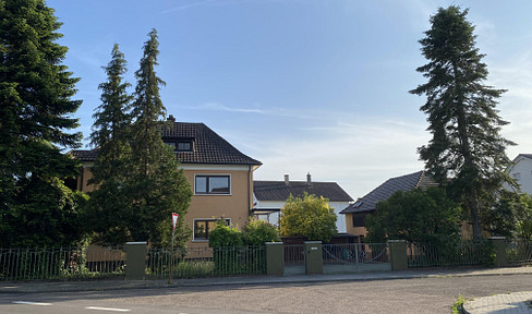 Freistehendes EFH mit Nebengebäude -weiteres Potential  für Wohnen oder Gewerbe