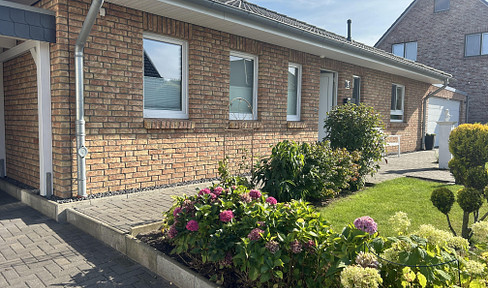 Bungalow 2016, 108sqm, near Ahrensburg from PRIVAT Double garage + carport