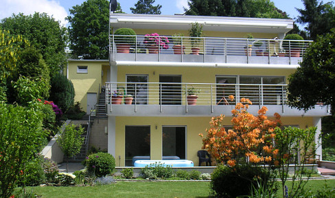 Sunny 2/3 room garden level apartment with large terrace in a quiet location