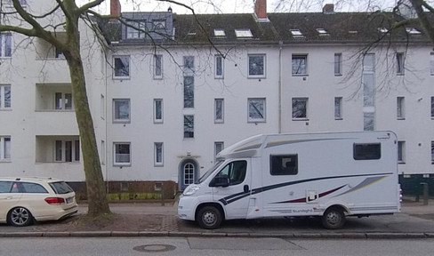 Hochparterre: Schöne 2-Zimmer-Wohnung mit Holzdielen - in der Walddörferstraße