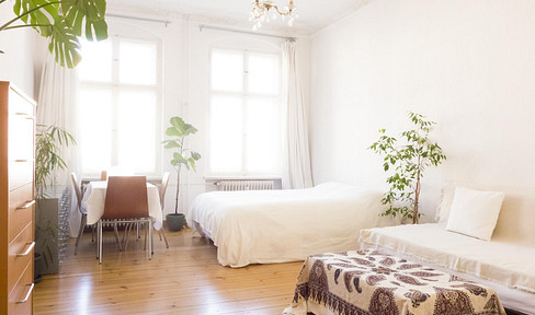 ★ 3-room old building in Gesundbrunnen ★ Bright, Quiet, Well-Cut ★ with Stucco & Wooden Floors ★