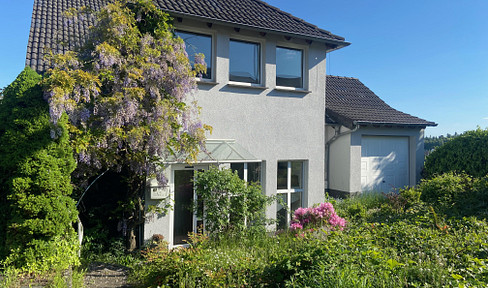 Detached house "Pellenzblick" + granny apartment - Spacious living with unobstructed views