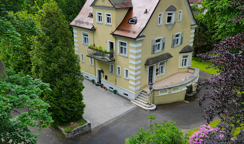 Charmante Villa mit Historie und einzigartigem Park 5700 m2 Baugrund