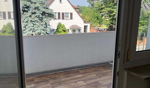 Spacious 2-room apartment with loggia, fitted kitchen & garage in Fürth-Ronhof