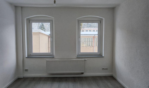 3-room apartment with fitted kitchen and parking spaces, 80 m², located in the rural Lößnitztal valley near Oederan.