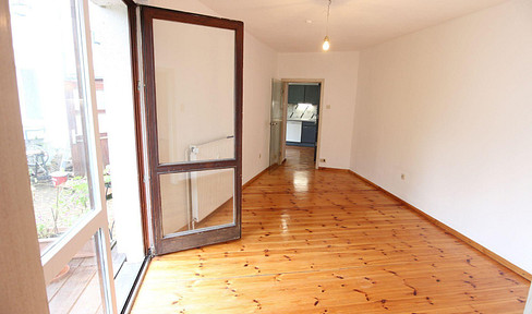 78sqm ground floor - 3bedroom + eat-in kitchen with use of garden