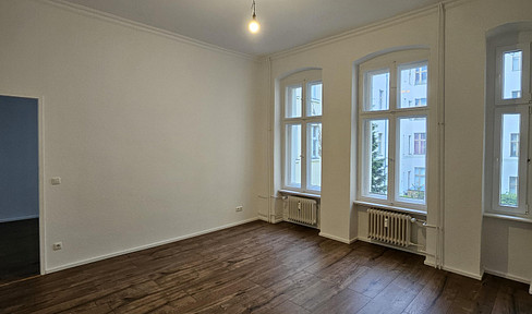 Quiet 2-room apartment on Tempelhofer Feld - move straight in - modern refurbishment in Neukölln