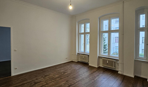 Quiet 2-room apartment on Tempelhofer Feld - move straight in - modern refurbishment in Neukölln