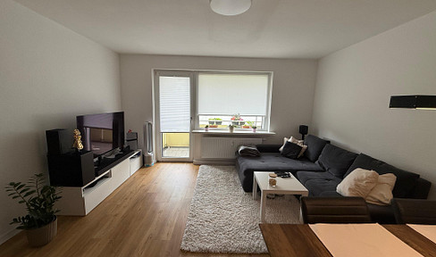 Renovated 2.5 room apartment with fitted kitchen and balcony
