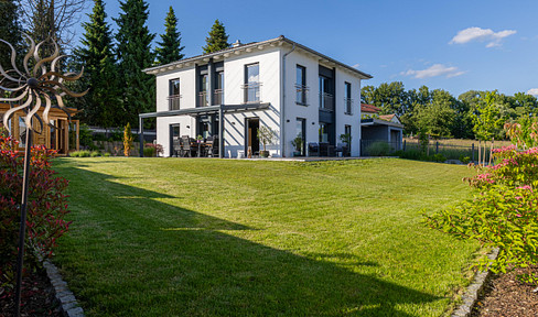Preisreduzierung –  Modernes Niedrigenergiehaus in Massivbauweise mit PV-Anlage, Garten und Sauna