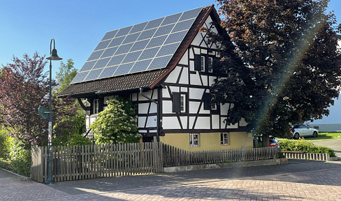 Ortsmitte: Fachwerkhaus mit großem Garten - Günstige Erbpacht - Top Energieeffizienz