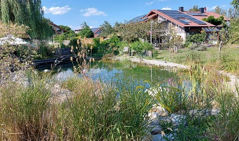 Beautiful country house with paradise garden and ground floor apartment