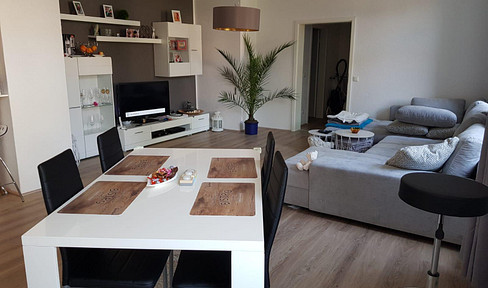 Spacious and light-flooded 2-room ground floor apartment in the pedestrian zone near the market square