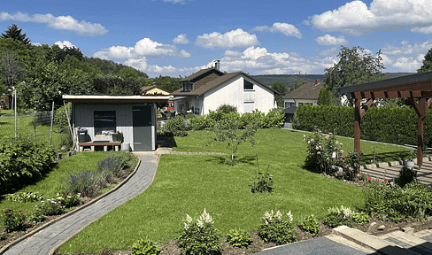 Modernes Zweifamilienhaus in idyllischer Lage – Nähe Honberg-Rücken