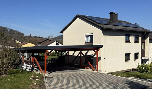 Modernes Zweifamilienhaus in idyllischer Lage – Nähe Honberg-Rücken