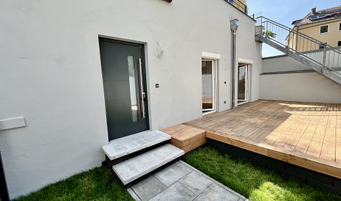 TOP-LAGE! Frisch sanierte 2-Zimmerwohnung mit Terrasse