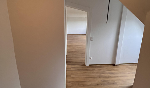 First-time occupancy after renovation with luxury fitted kitchen: Ideal for couples or singles in home office