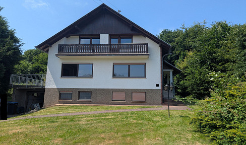 Plenty of space in a quiet idyll: detached house with terrace and large garden plot