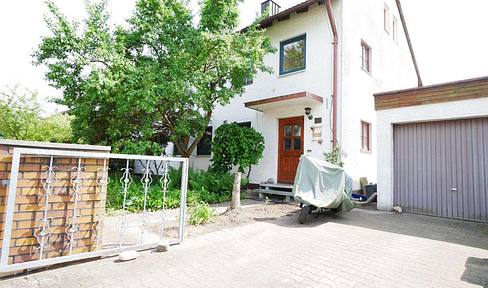 Top-renovierte 4-Zimmer-Wohnung mit Balkon und Kamin