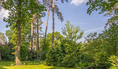 Spacious detached/two-family house in a prime location with a great garden