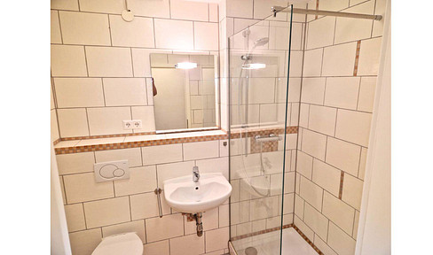 Free, furnished & renovated: 1-room apartment, balcony, top location - 7.4 % net yield, ideal for newcomers