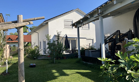 Detached house with granny apartment