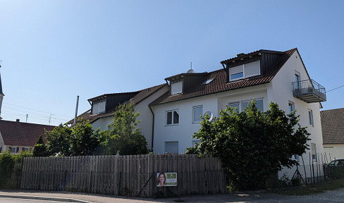 Freie & sonnige 3 Zimmer Wohnung mit Balkon + große Wohnküche I 1997 umfassende saniert