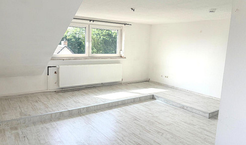 Bright 2-room attic apartment with fitted kitchen in Süpplingen