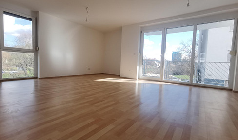 Ready-to-occupy and barrier-free 3-room apartment with balcony and EBK, commission-free