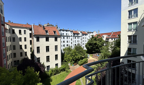 2 room apartment with a view of the Alex