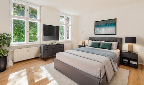 Commission-free first occupancy after renovation: 5-room apartment with balcony in a quiet location