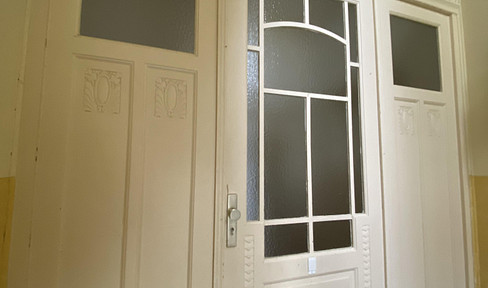 Large 5-room apartment near the castle with parking space and cellar