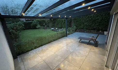 Quiet end-terrace house with idyllic garden on several levels