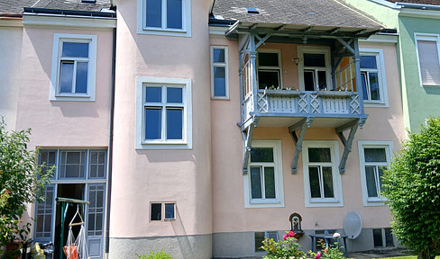 Stadthaus mit zwei Wohnungen, schöner Garten, Pool