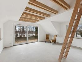 Charming top floor apartment - new build, direct lakeside location - live where others go on vacation