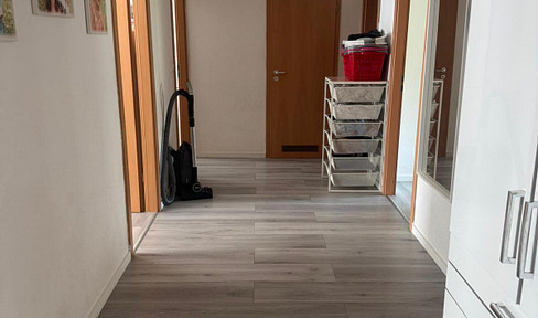Bright 4 1/2 room apartment with large balcony