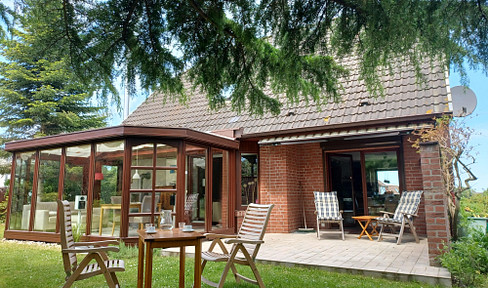 Spacious detached house with a beautiful garden in Heiligenhafen.
