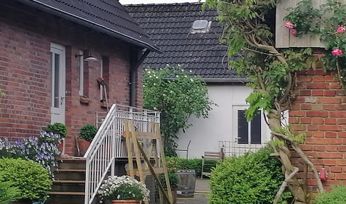 Secluded location, Holstein Switzerland, former settler's site with 3 houses for residential and commercial use