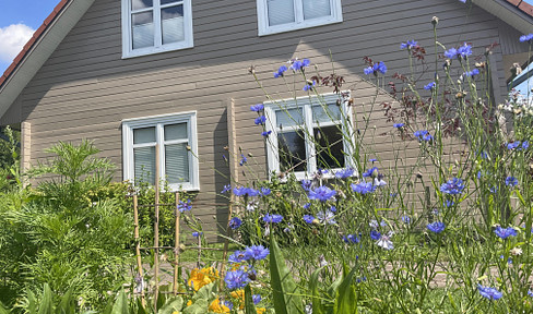 Charming wooden house in a village location with plenty of space (without estate agent)