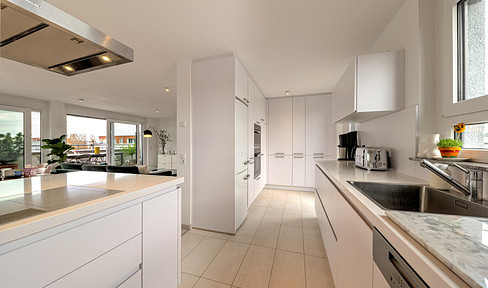 Sunny penthouse with skyline flair - Exclusive roof terrace apartment near Stuttgart